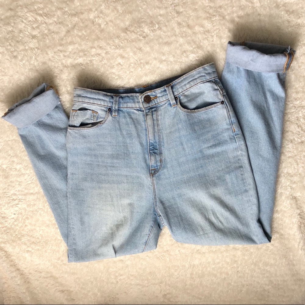 BDG Mom High Rise Jean Light Wash
